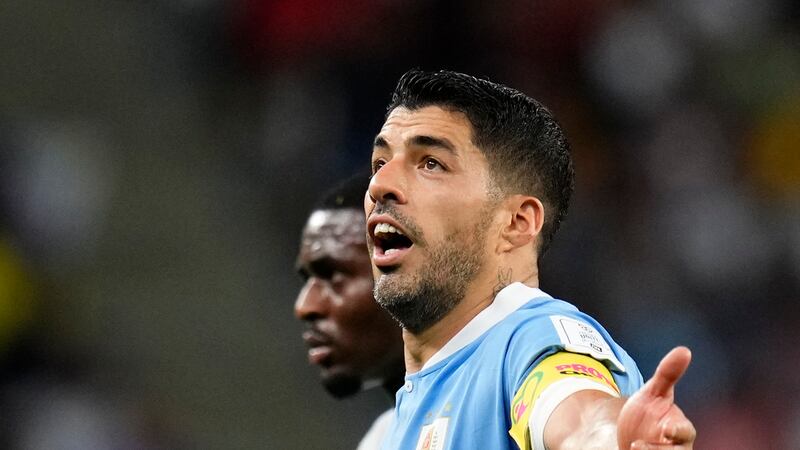 ARCHIVO - Foto del 2 de diciembre del 2022, el uruguayo Luis Suárez reacciona durante el...