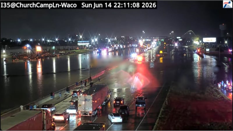 Las fuertes lluvias inundan partes de Waco y Hewitt, Texas