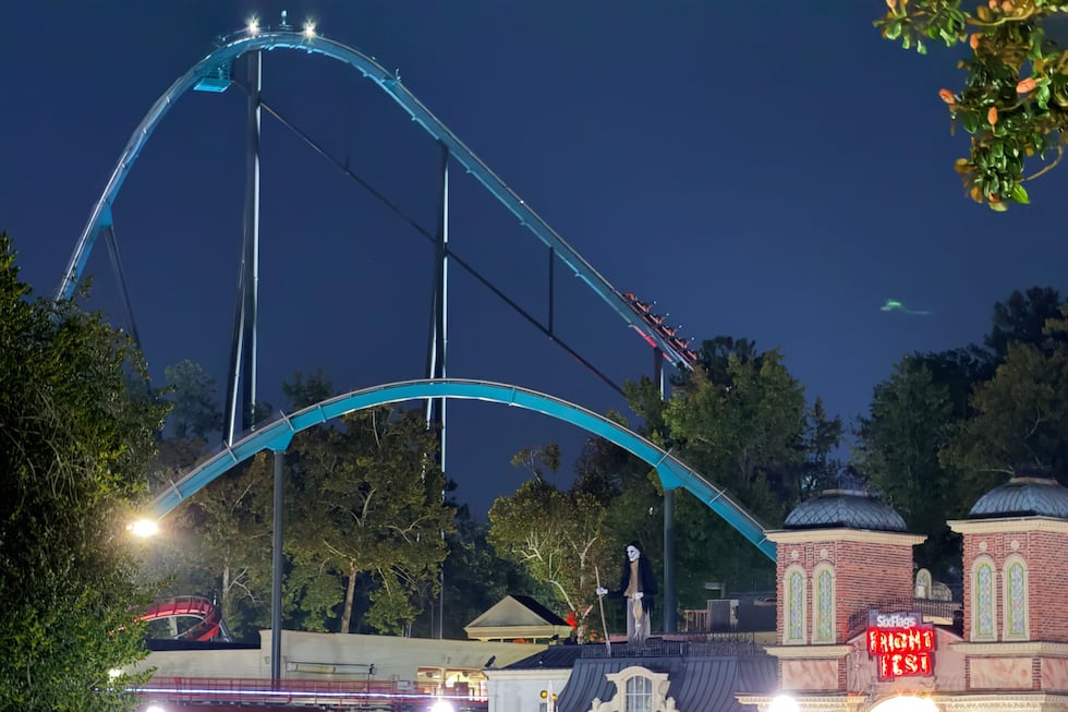 Una montaña rusa de Six Flags en Georgia el lunes 12 de octubre de 2026, en Austell, Georgia....