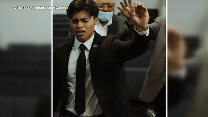 El joven de 20 años se desplomó 400 pies al vacío