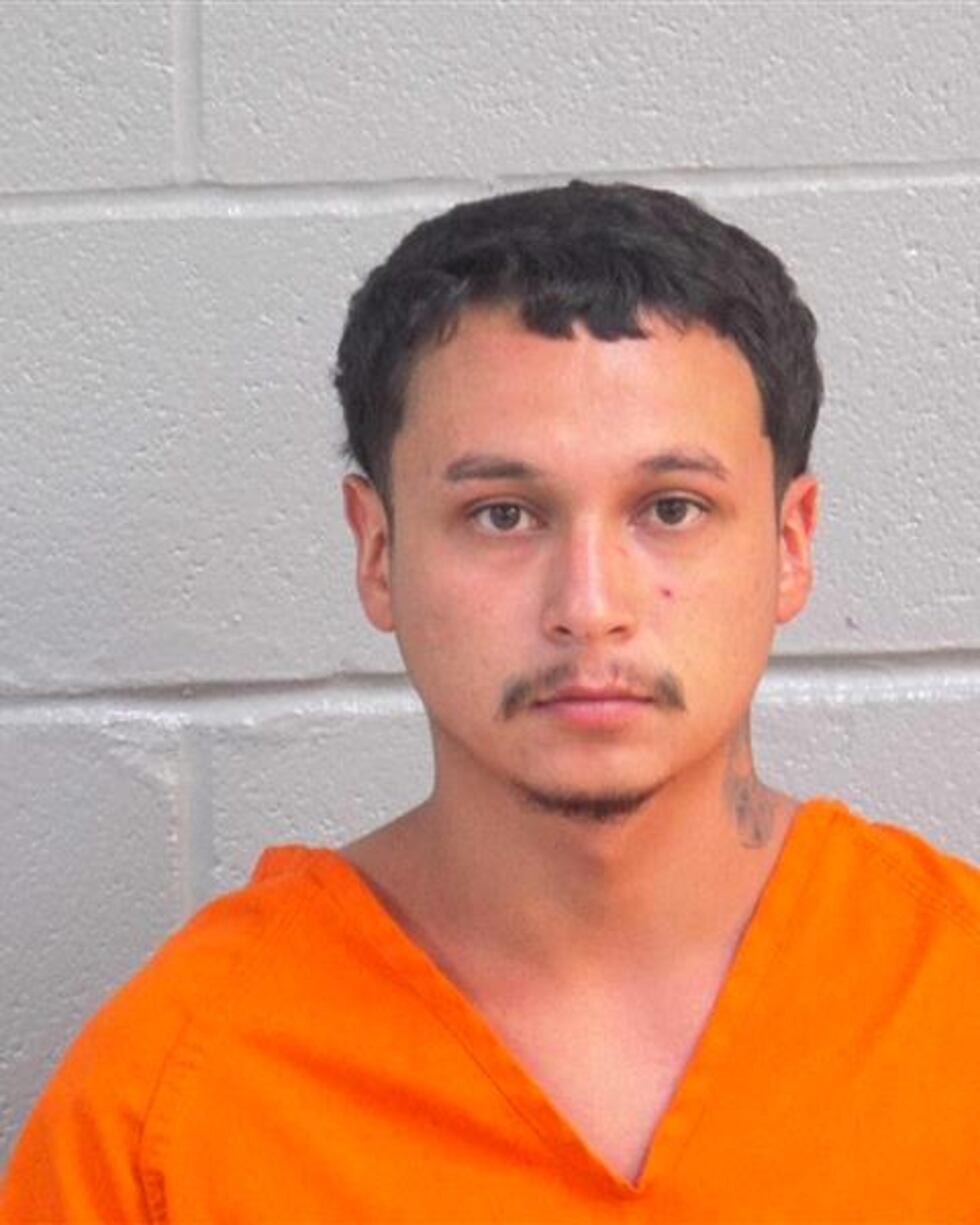 Un hombre de Midland ha sido detenido tras un tiroteo fuera de un bar y varias denuncias por...