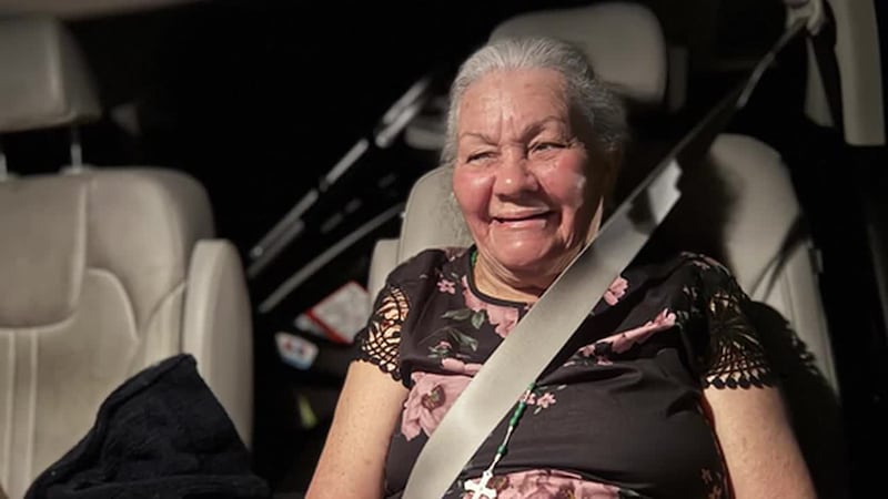 Tras casi un año encerrada en centro de detención, ICE libera a la migrante de 79 años...