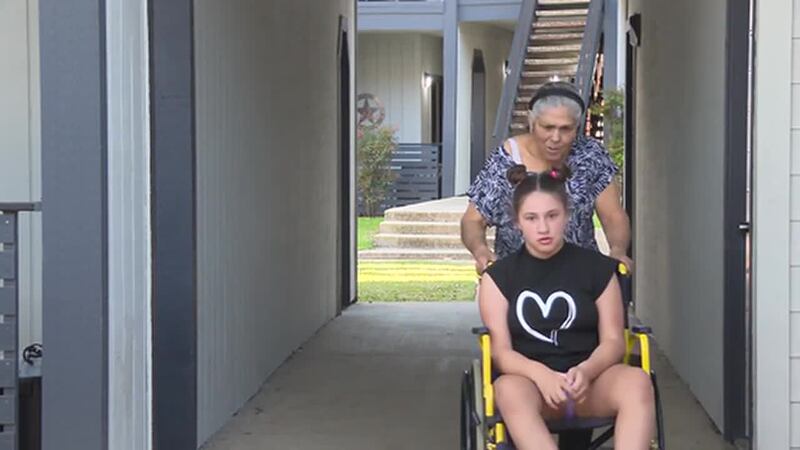 "Su niña la necesita". Detienen a inmigrante que era el único sustento para su hija con...