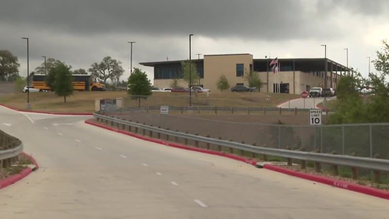 El alguacil del condado de Comal, en Texas, confirmó que cuando el estudiante le disparó a la...