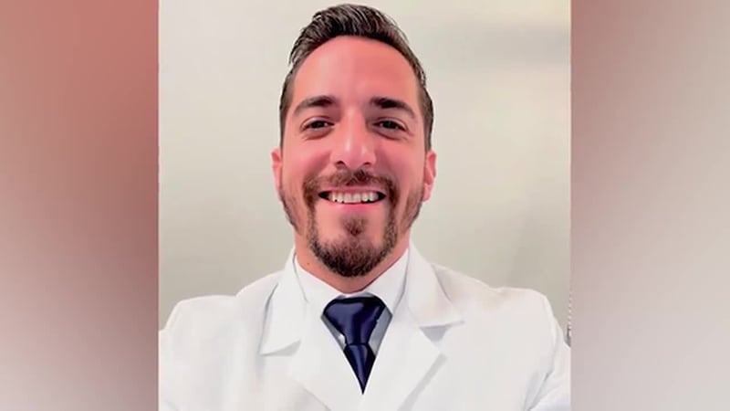 Arrestan en parada de tráfico a doctor hispano. Ahora está en un centro de detención de ICE...