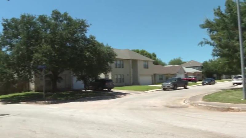Residentes de un vecindario en el noroeste de San Antonio dicen estar alarmados tras la muerte...